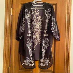 Black and white kimono cardigan / coverup (NWOT)